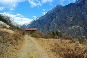 An abandoned home along the Tiger Leaping Gorge trek