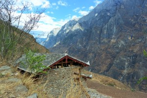 An abandoned home along the Tiger Leaping Gorge trek